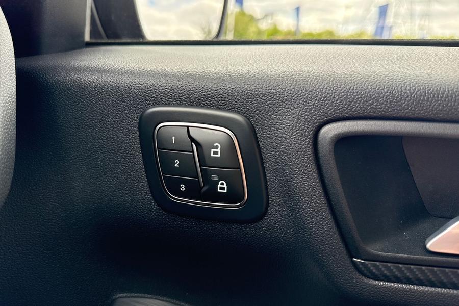 Ford KUGA Photo autoimg-905697515b86ad50af298c0786b3df95cfe005c2.jpg