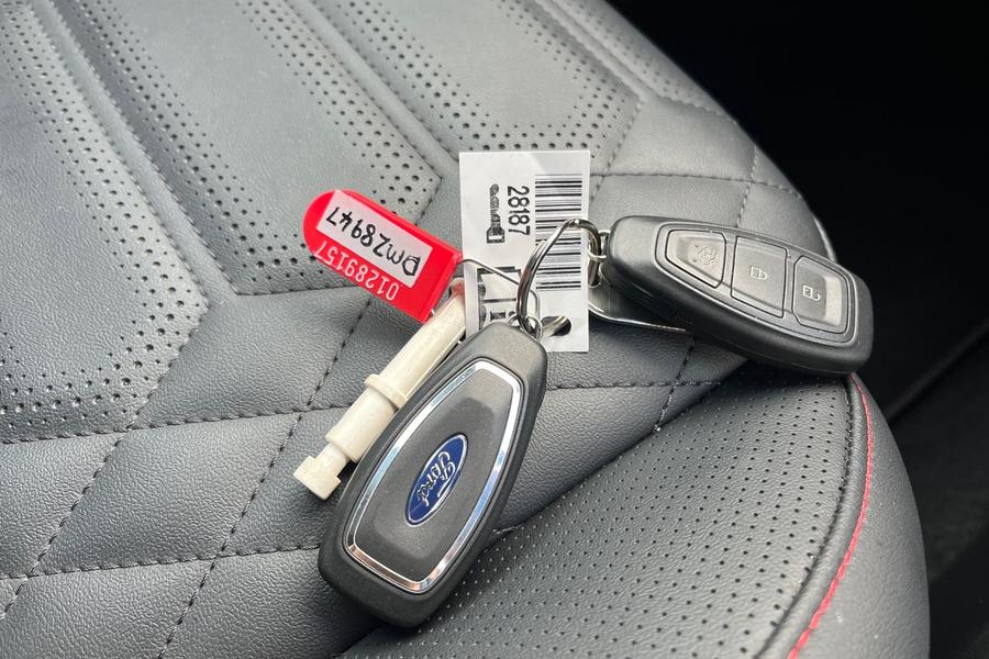 Ford FOCUS Photo autoimg-905ad683373b896b1f902c2dd6738cb47091851e.jpg
