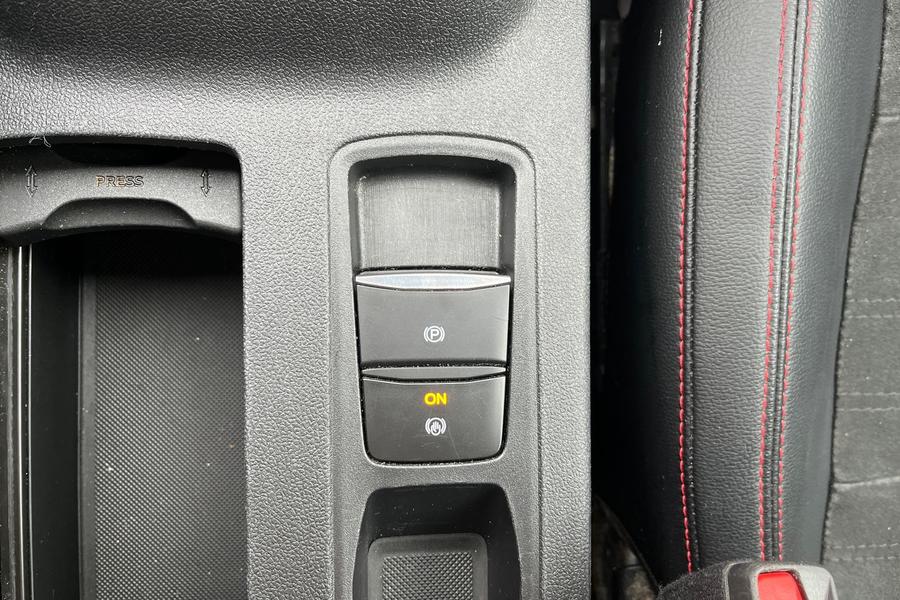 Ford Kuga Photo autoimg-905bac822180577012b93a7874ef42072d87f34c.jpg