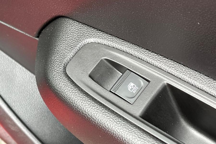Renault CLIO Photo autoimg-905c9a33bb9449eba90007b53e5c0cca2cbe4fad.jpg