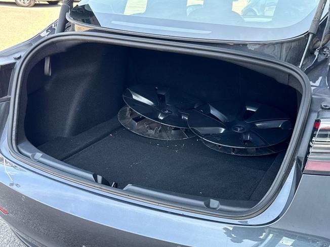 TESLA Model 3 Photo 12