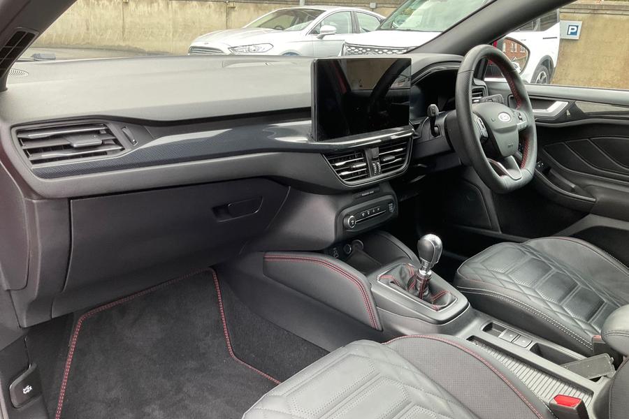 Ford FOCUS Photo autoimg-906d20e10fce5ce505d038b924baf6886fe7d436.jpg