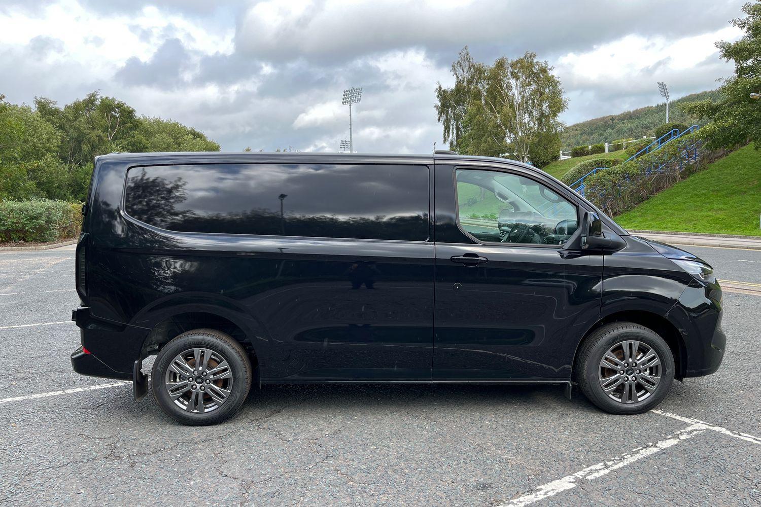 Ford TRANSIT CUSTOM Photo 28