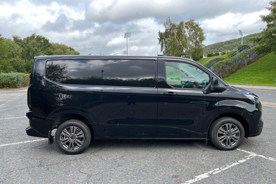 Ford TRANSIT CUSTOM Photo autoimg-9073bb9a05bb9d34395ce99a40088b7854d1bacd.jpg