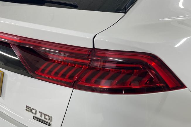 AUDI Q8 Photo 18
