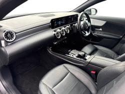 MERCEDES-BENZ CLA Photo 2