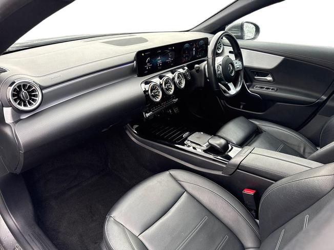 MERCEDES-BENZ CLA Photo 2