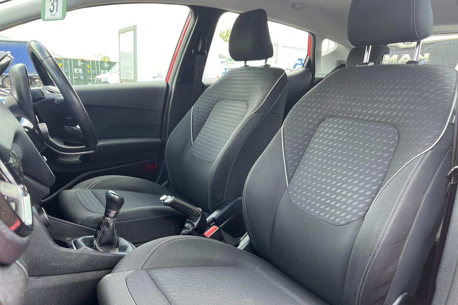 Ford FIESTA Photo 18