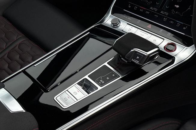 AUDI RS6 Avant Photo 40