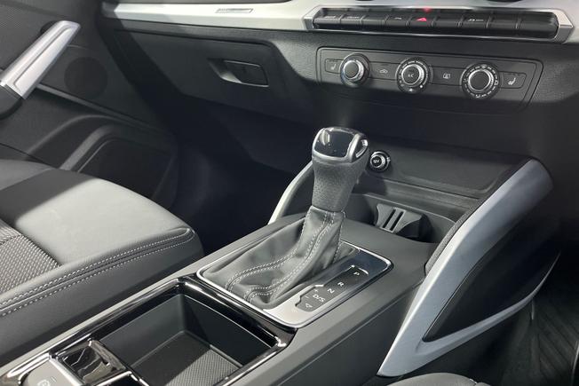 AUDI Q2 Photo 23