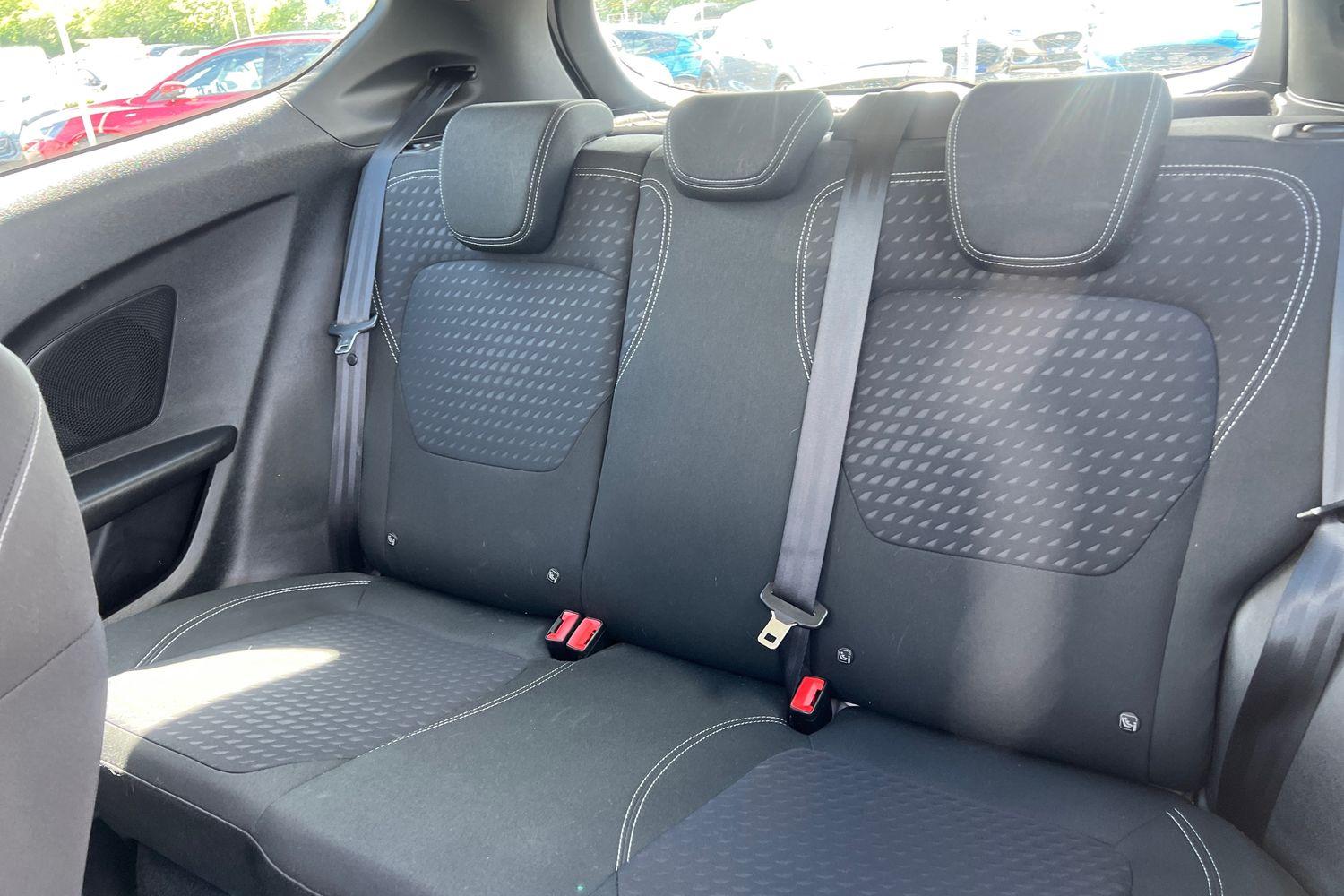 Ford FIESTA Photo 19