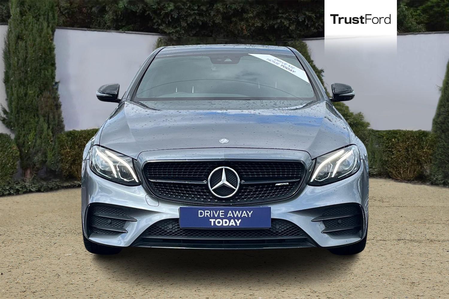 Mercedes-Benz E CLASS Photo 5