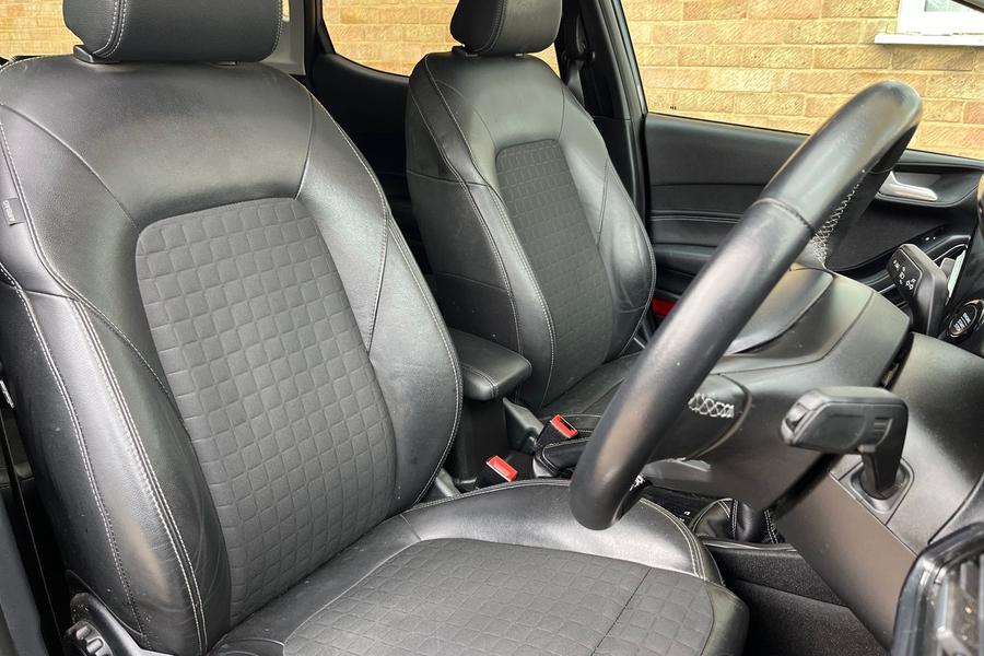 Ford FIESTA Photo autoimg-90a123b1daf89370683b89b25154be749d6fc6a3.jpg
