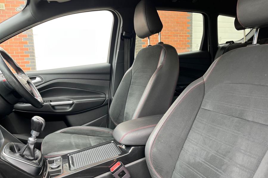 Ford KUGA Photo autoimg-90a8e243eaab6a569a4c9c856c2709f0f0c155a9.jpg