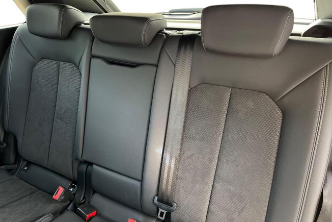AUDI Q3 Photo 9