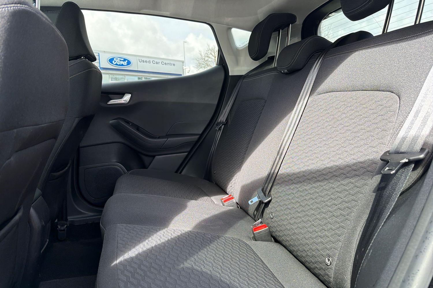 Ford FIESTA Photo 19
