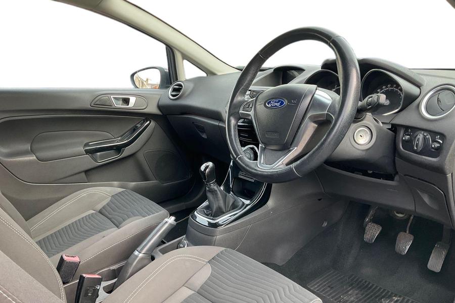 Ford FIESTA Photo autoimg-90bf70d78e00181280da779571386a0fd36cd75f.jpg