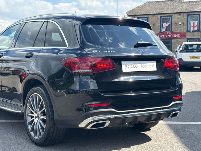 MERCEDES-BENZ GLC Photo 32