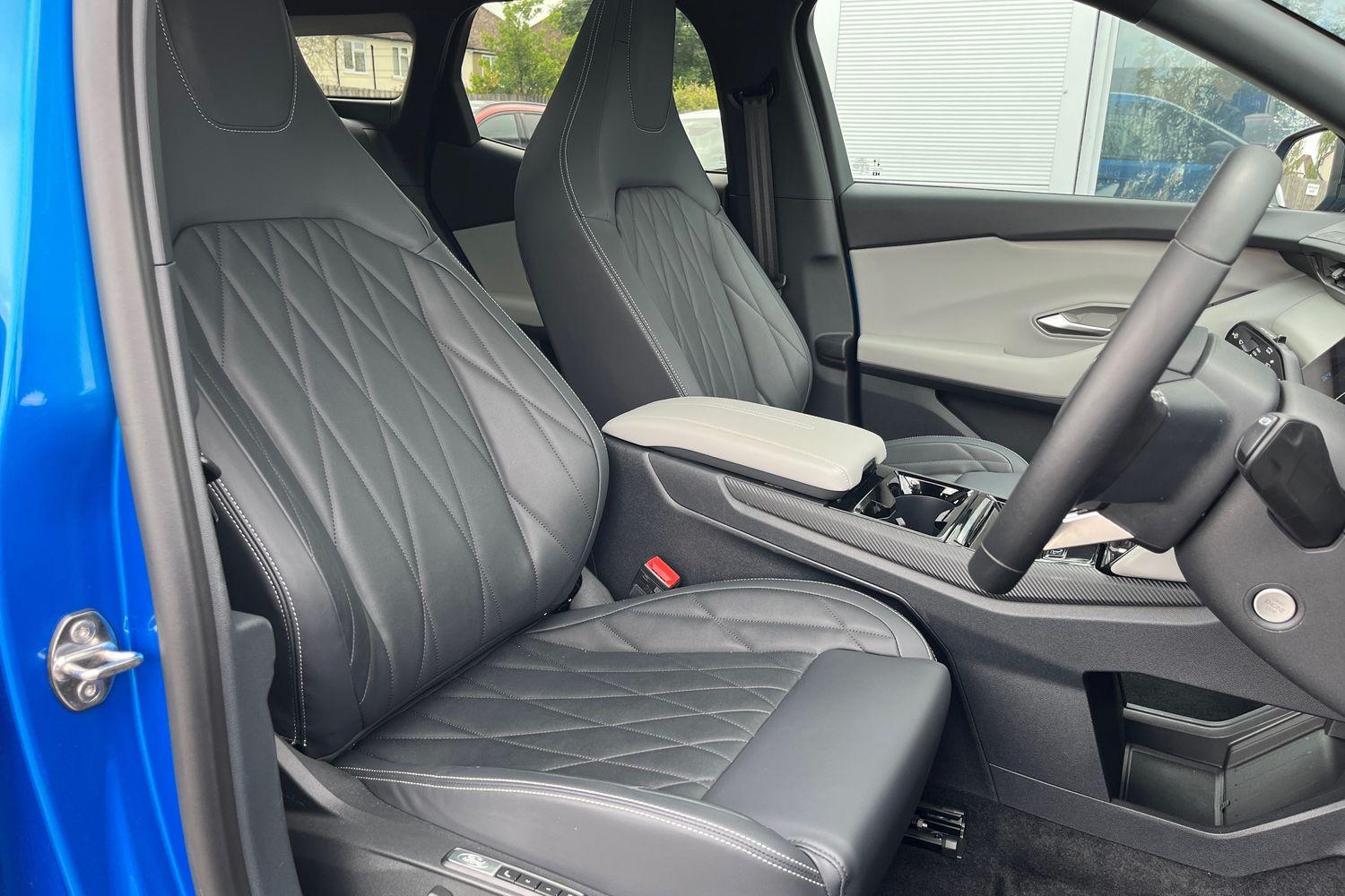 Ford Explorer Photo 16