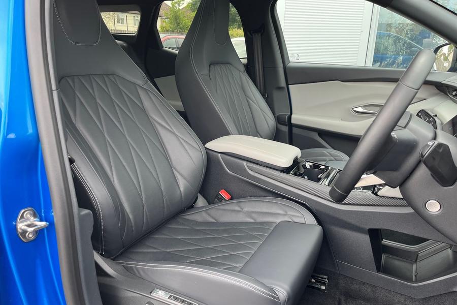 Ford Explorer Photo autoimg-90cb68b9128ede59654136e641f82688378bc512.jpg