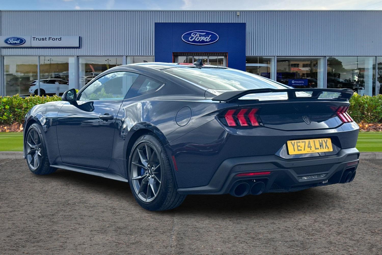 Ford MUSTANG Photo 1
