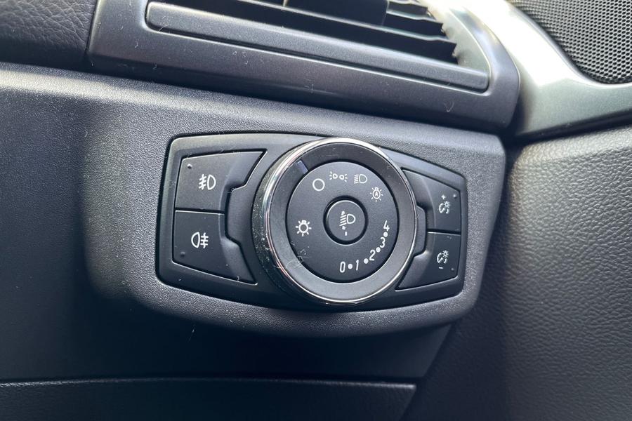 Ford MONDEO Photo autoimg-90ce0c89364acefee9897a5ec73d5942ae0ec61a.jpg