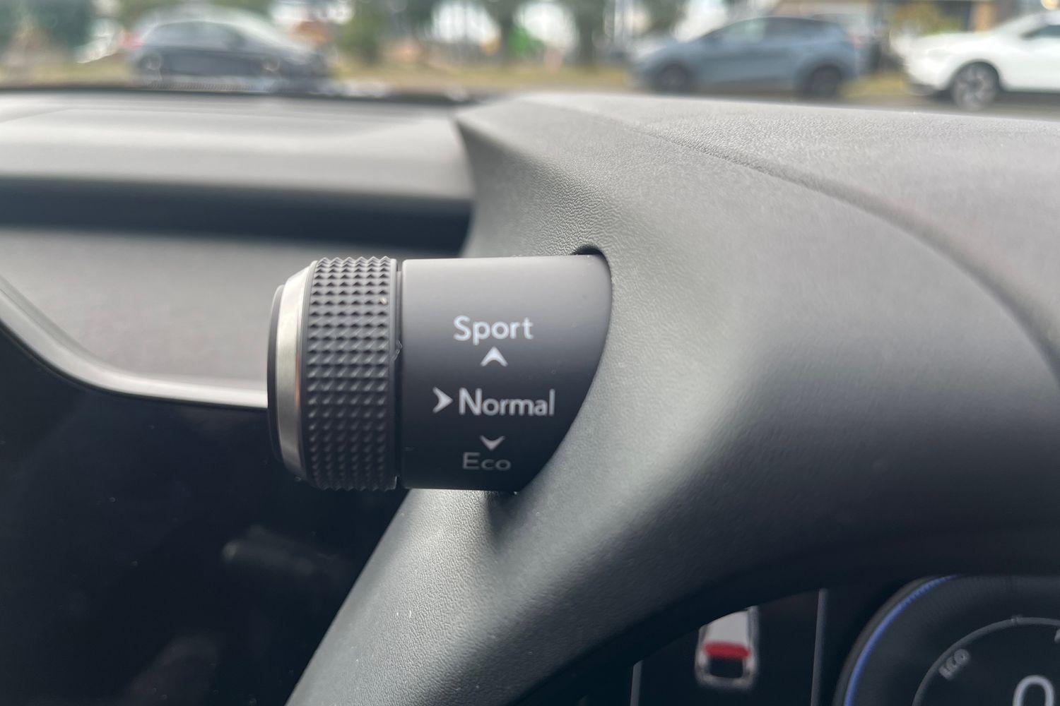 Lexus UX Photo 33
