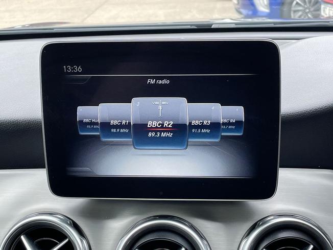 MERCEDES-BENZ GLA Photo 13