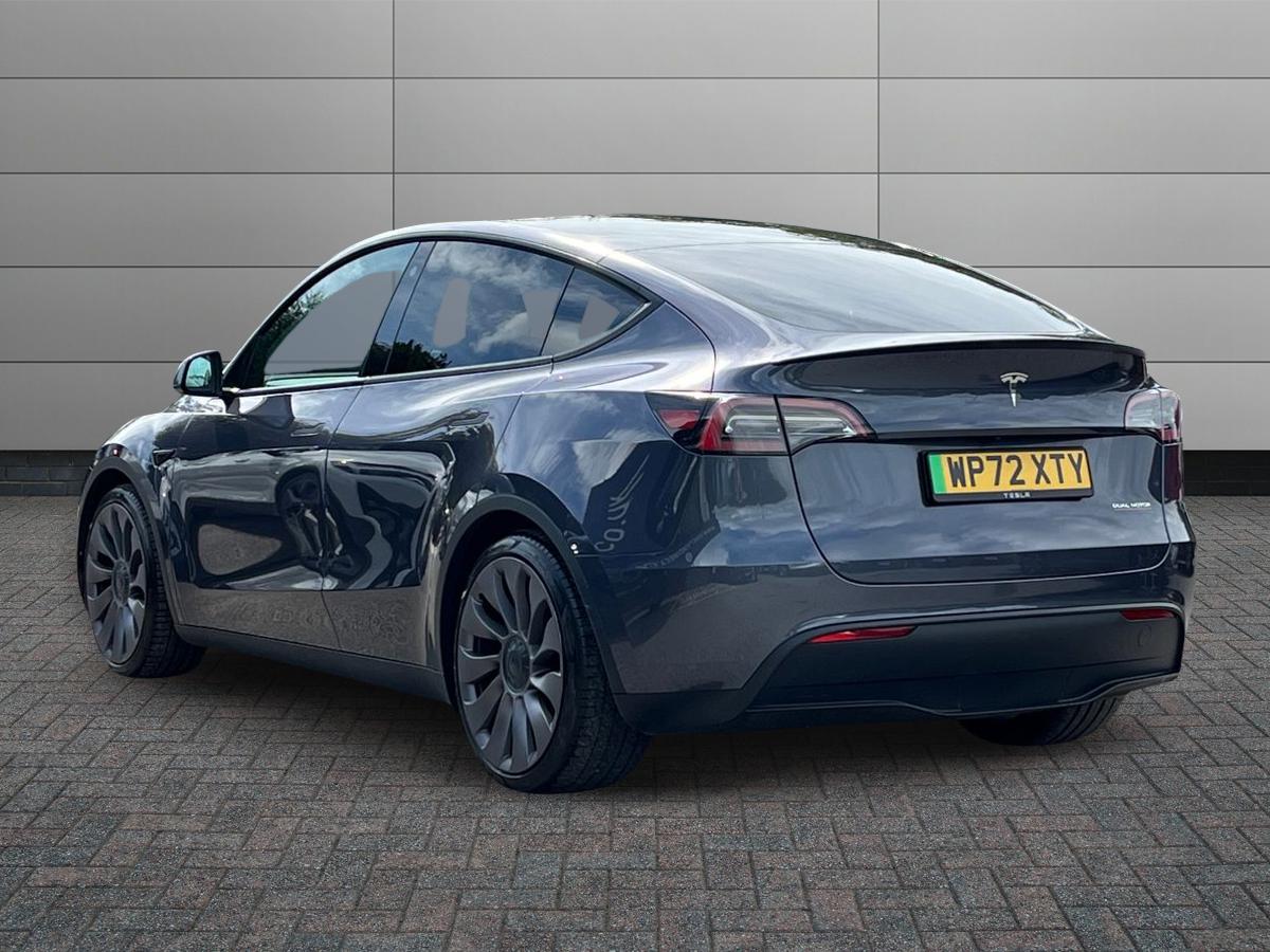 TESLA Model Y Photo 1