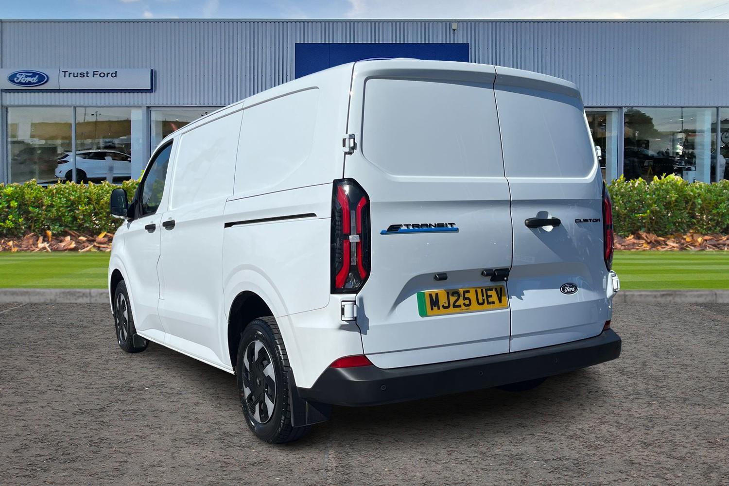 Ford E-TRANSIT CUSTOM Photo 1