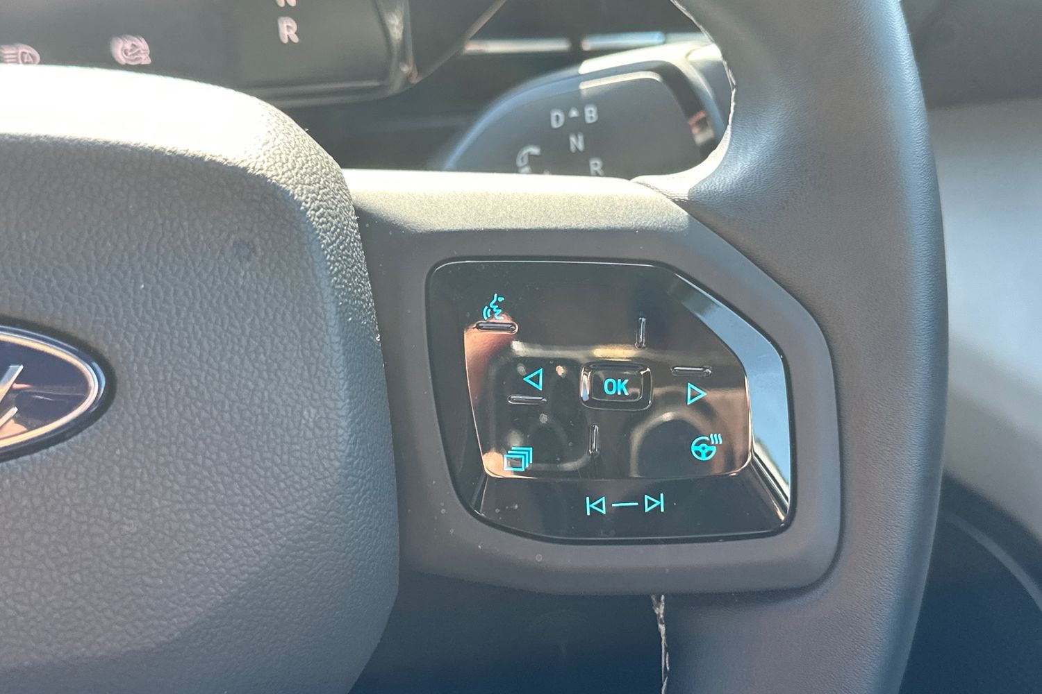 Ford EXPLORER Photo 28