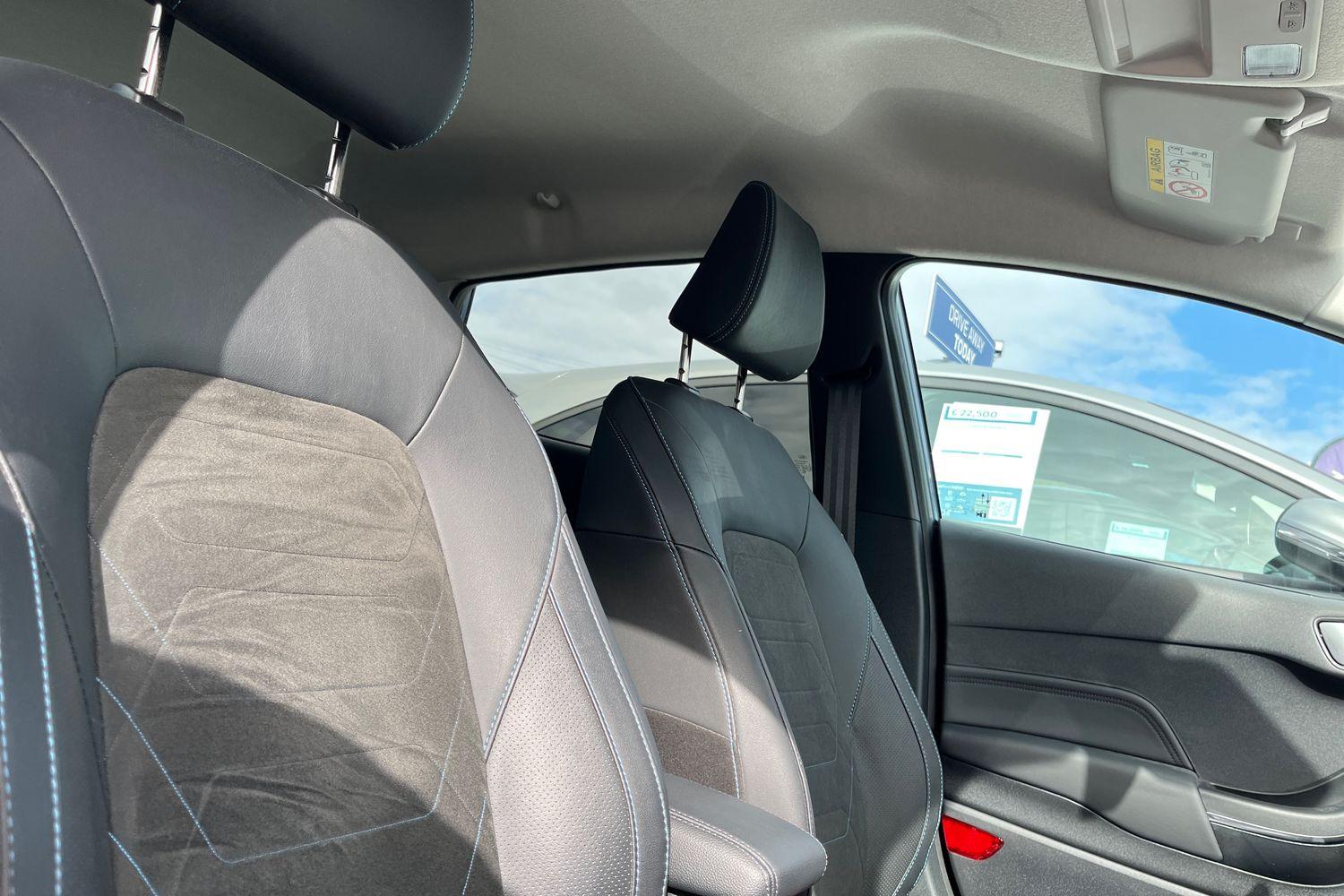 Ford FIESTA Photo 16