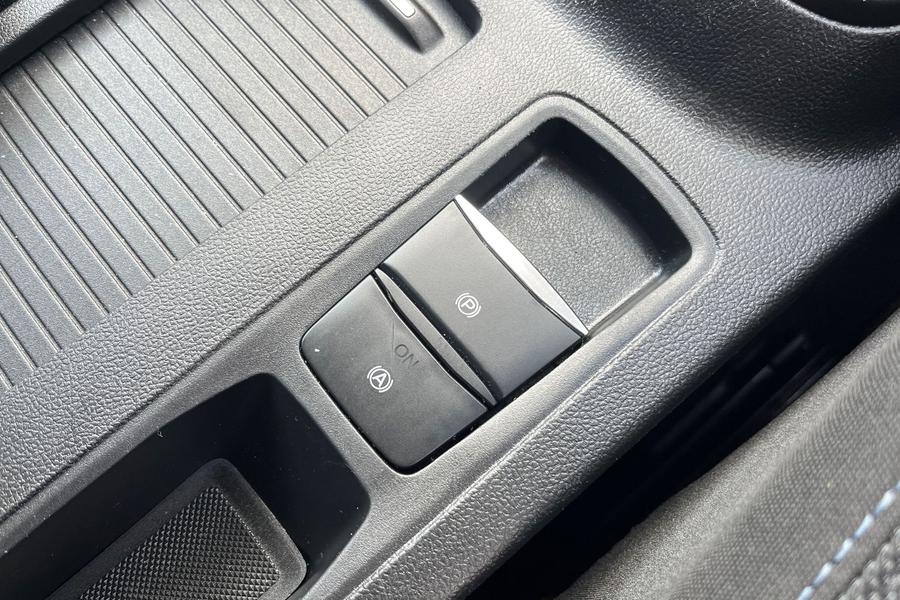 Ford FOCUS Photo autoimg-90ebe8400ef1d8bbc47bb1ac53ed3375749856f6.jpg