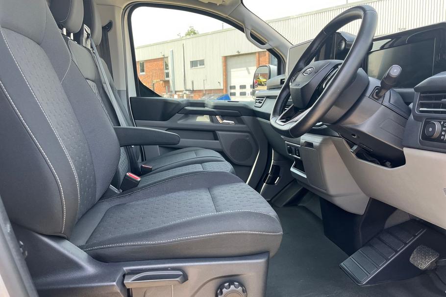 Used Ford TRANSIT CUSTOM MA25EVD 32