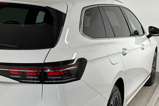 VOLKSWAGEN Passat Photo 28