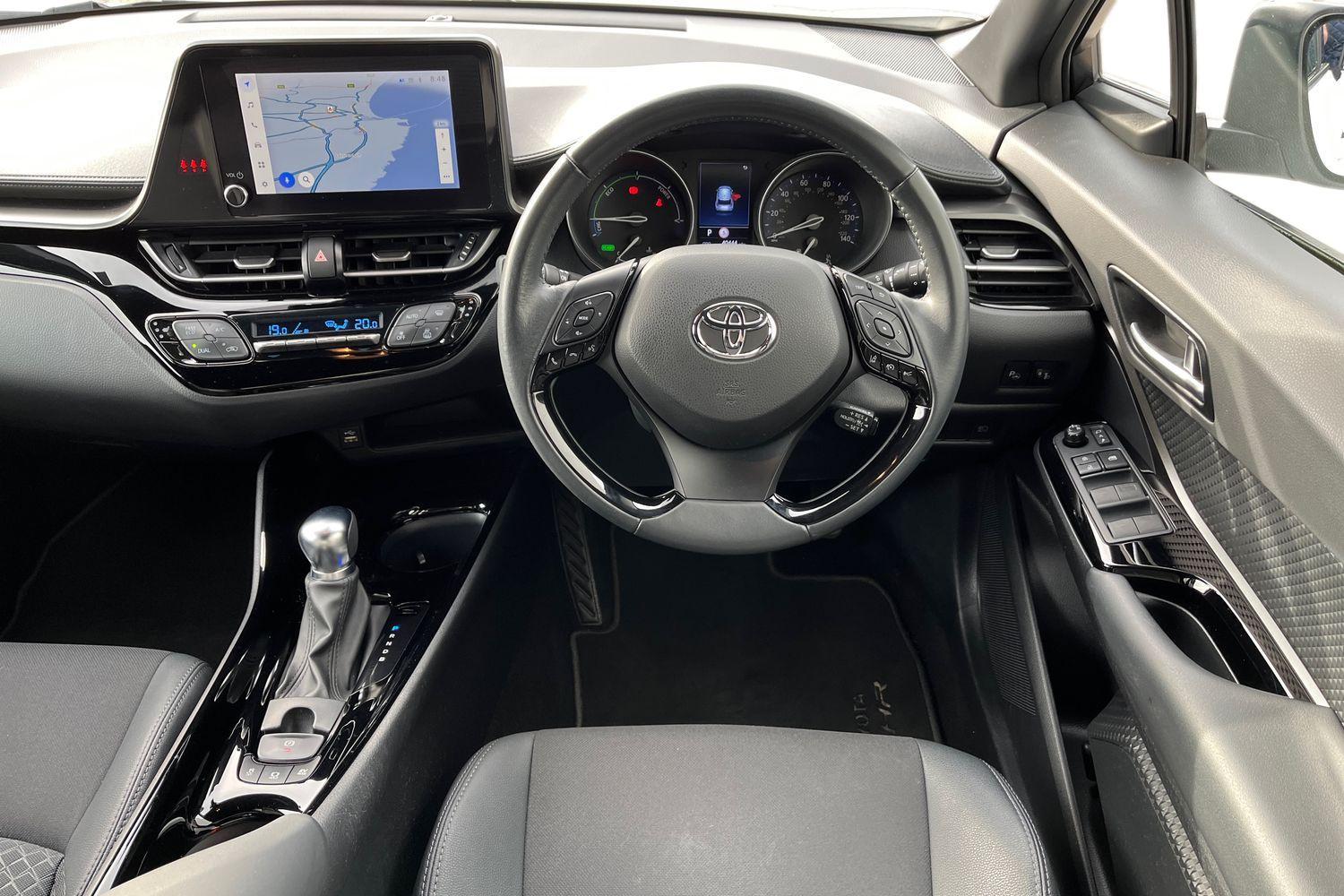 Toyota C-HR Photo 10
