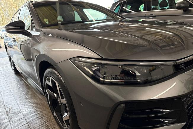 VOLKSWAGEN Passat Photo 19