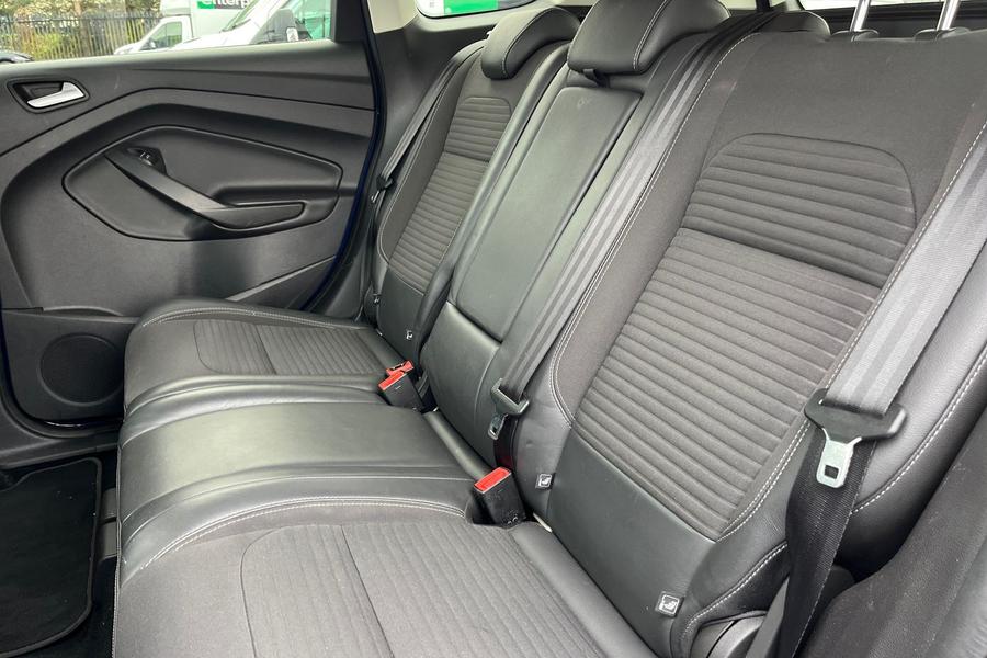 Ford KUGA Photo autoimg-90f852d79d1b2f5f218de77e54723367ac2d787e.jpg