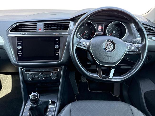 VOLKSWAGEN Tiguan Photo 11
