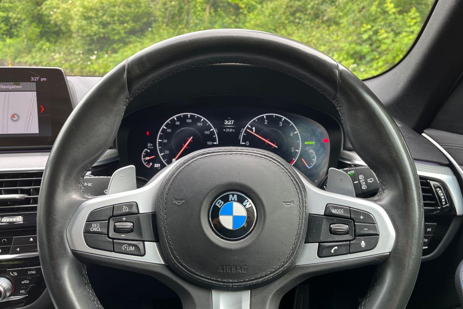 BMW 5 Series Photo 11