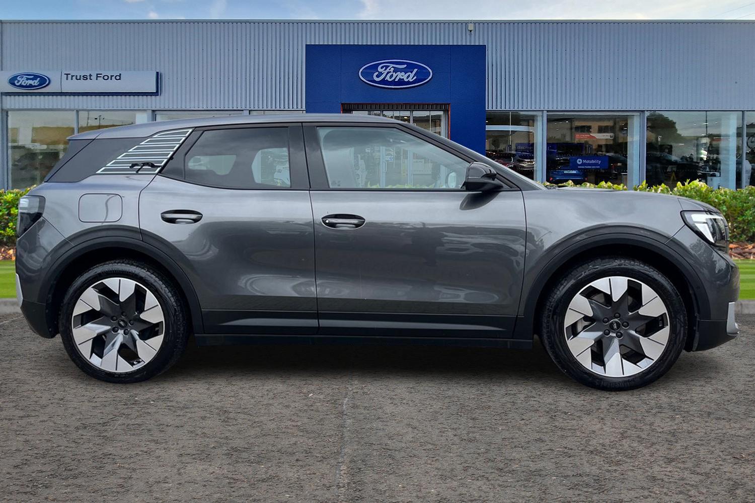 Ford Explorer Photo 2