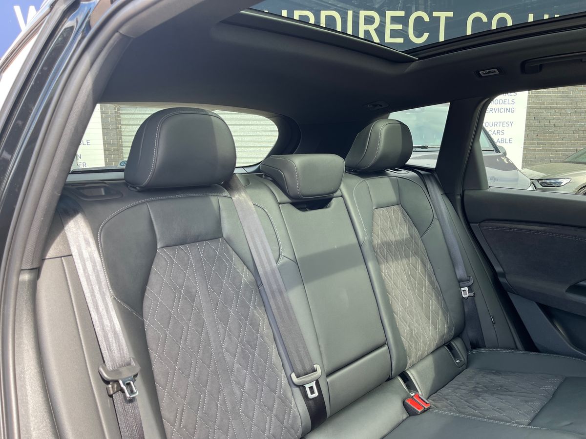 Audi Q6 e-tron Photo 34