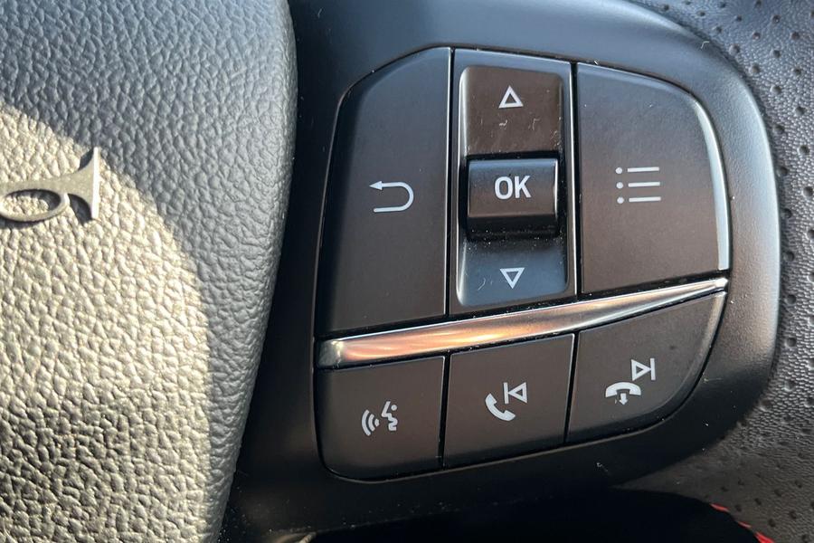 Ford KUGA Photo autoimg-9106edc34d5fbbc1b6bce1d67f34eb29567514bb.jpg