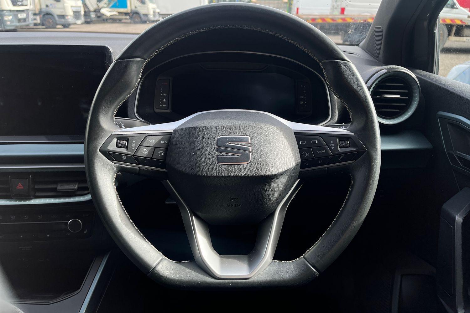 SEAT ARONA Photo 11