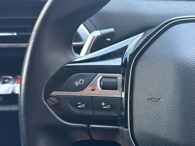 PEUGEOT 5008 Photo 16