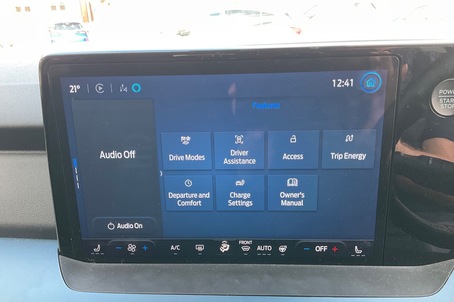 Ford E-Tourneo Courier Photo 25