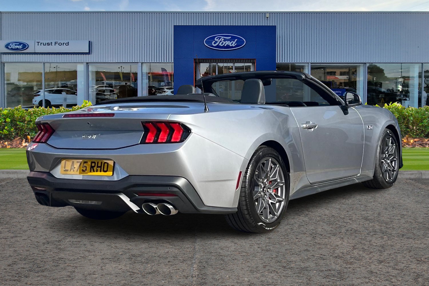 Ford MUSTANG Photo 3