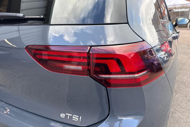 VOLKSWAGEN Golf Photo 18