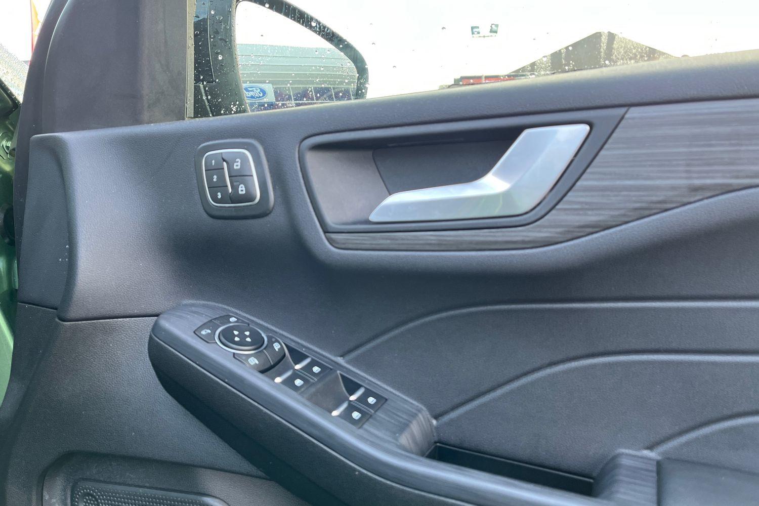 Ford KUGA Photo 25
