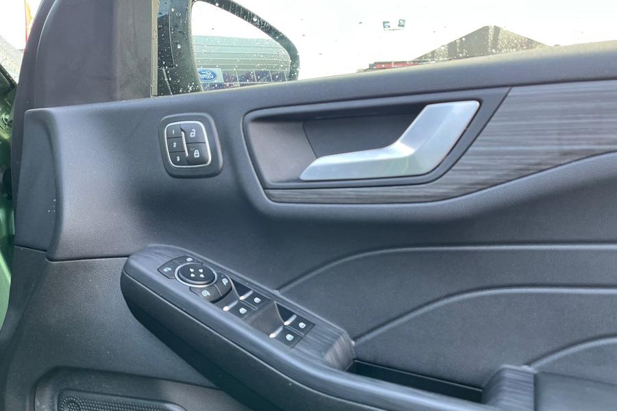 Ford KUGA Photo autoimg-913518fd712eda3cb2f68f51ebaebfc3200a0ce4.jpg